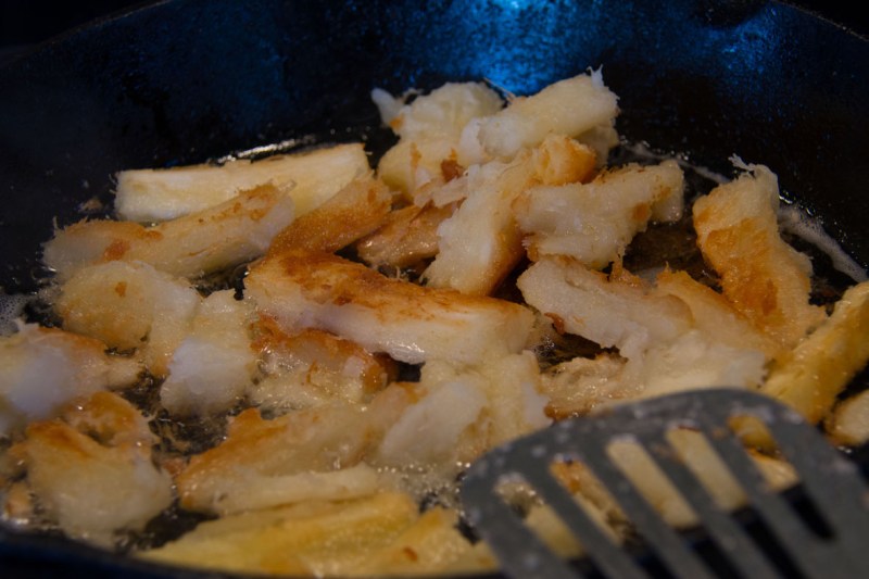 Manioc in skillet resize