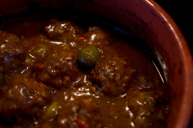 Meatball stew with cinnamon